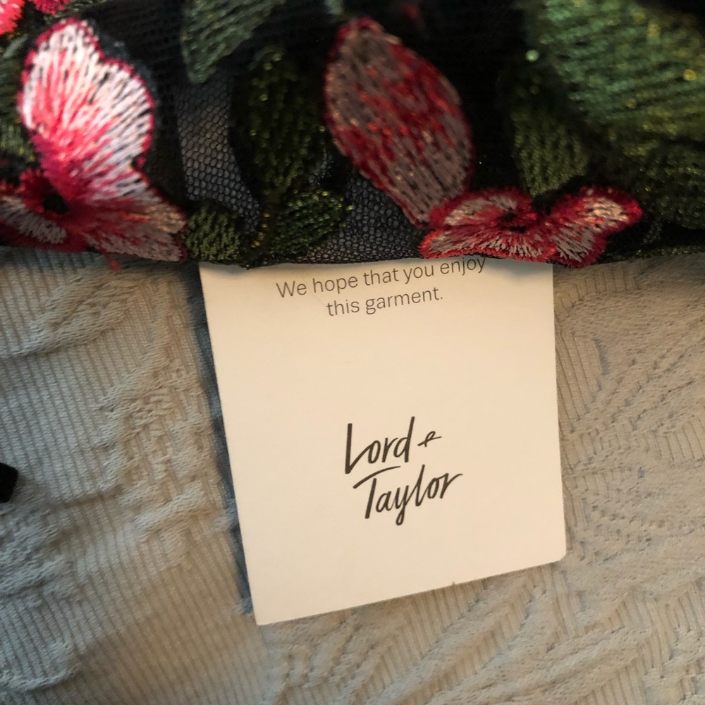HOST PICK Beautiful Lord and Taylor dress. - Picture 6 of 7
